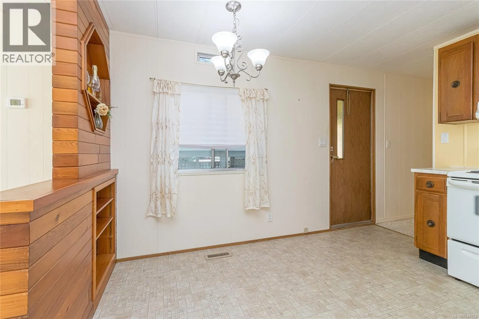 33 1247 Arbutus Rd