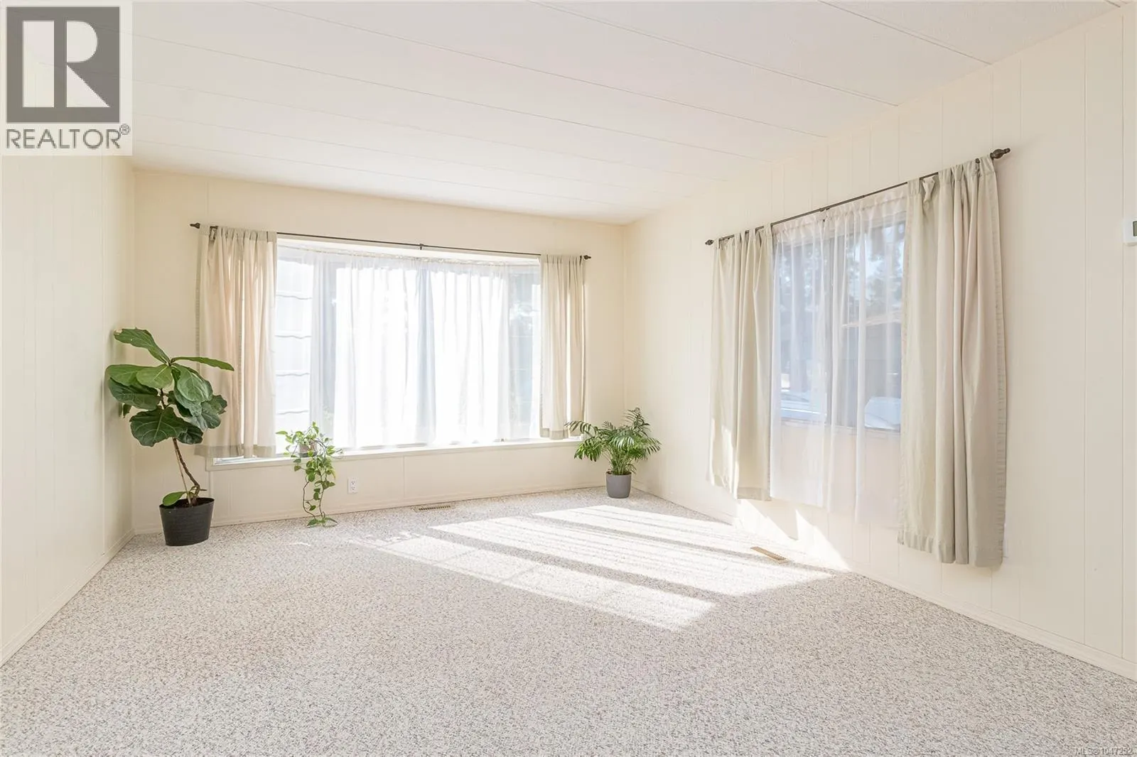 33 1247 Arbutus Rd