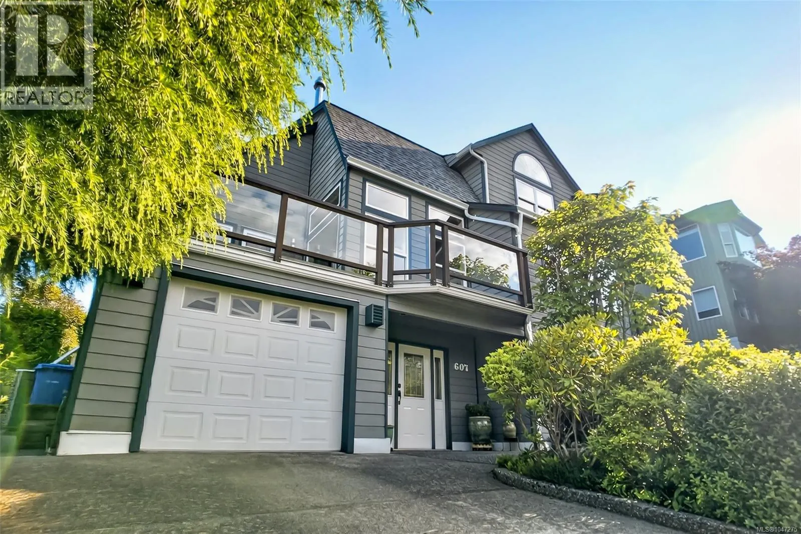 607 Pfeiffer Cres