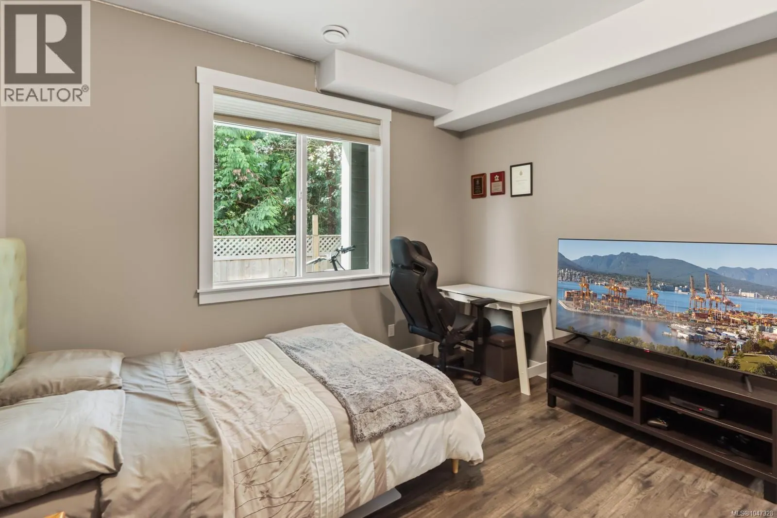 234 Golden Oaks Cres