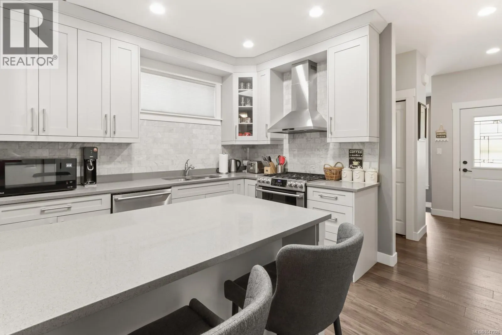 234 Golden Oaks Cres