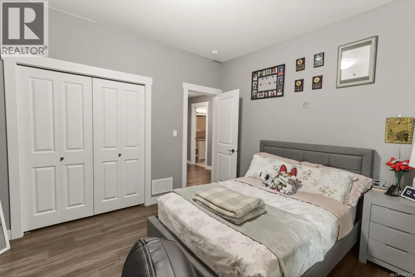 234 Golden Oaks Cres
