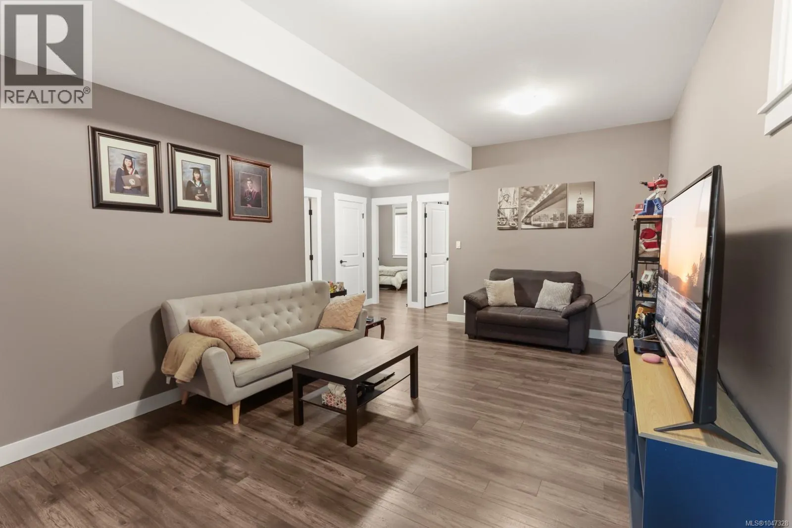 234 Golden Oaks Cres