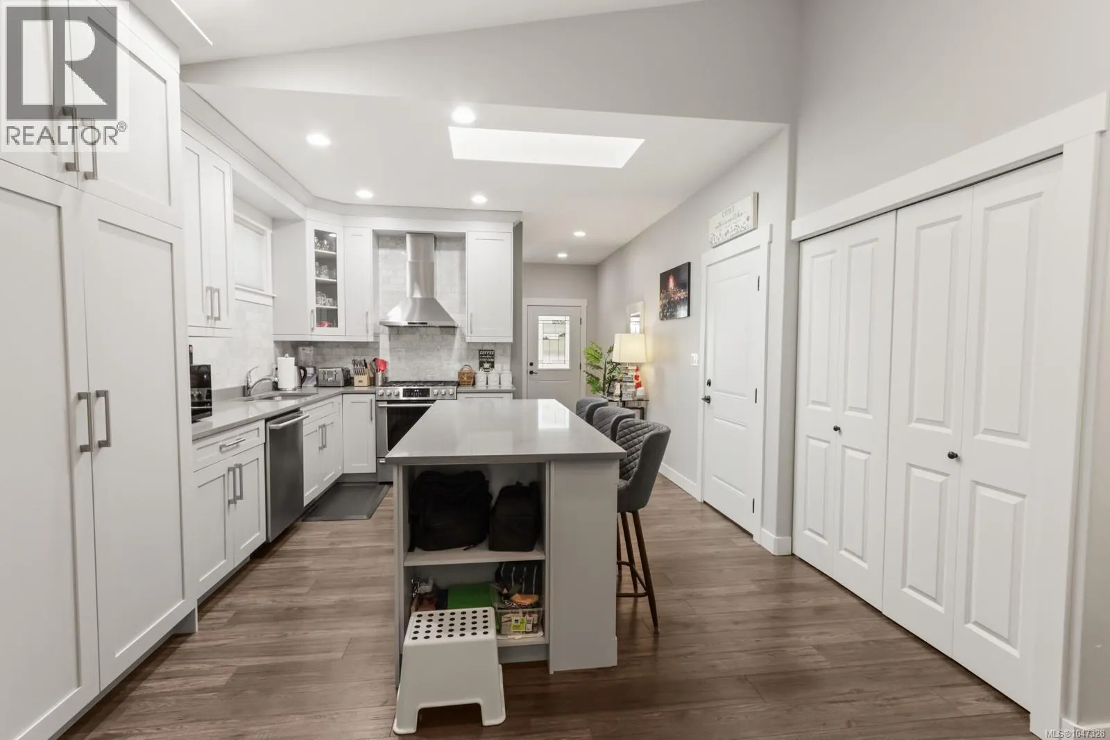 234 Golden Oaks Cres