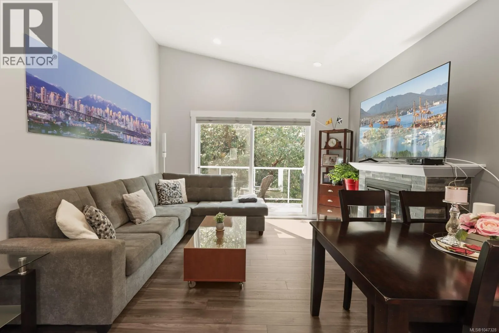 234 Golden Oaks Cres