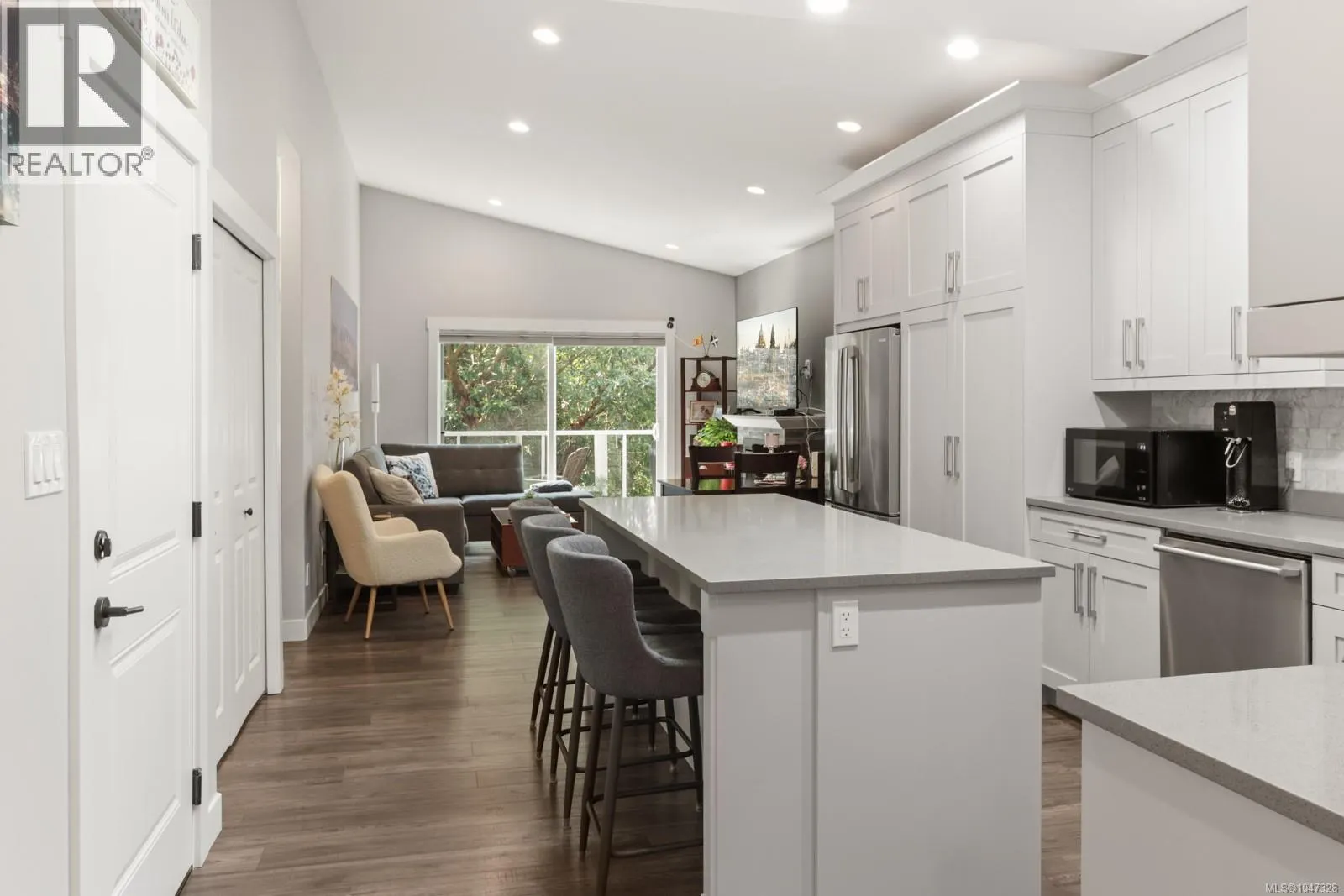 234 Golden Oaks Cres