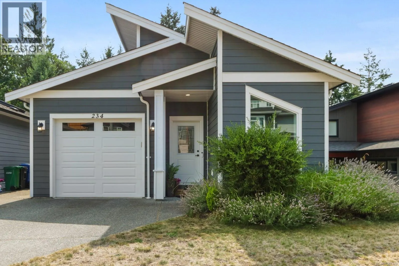 234 Golden Oaks Cres
