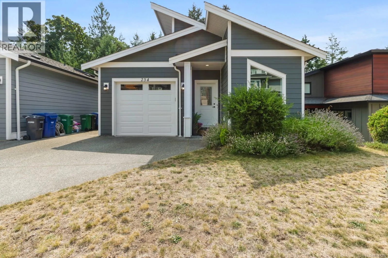 234 Golden Oaks Cres