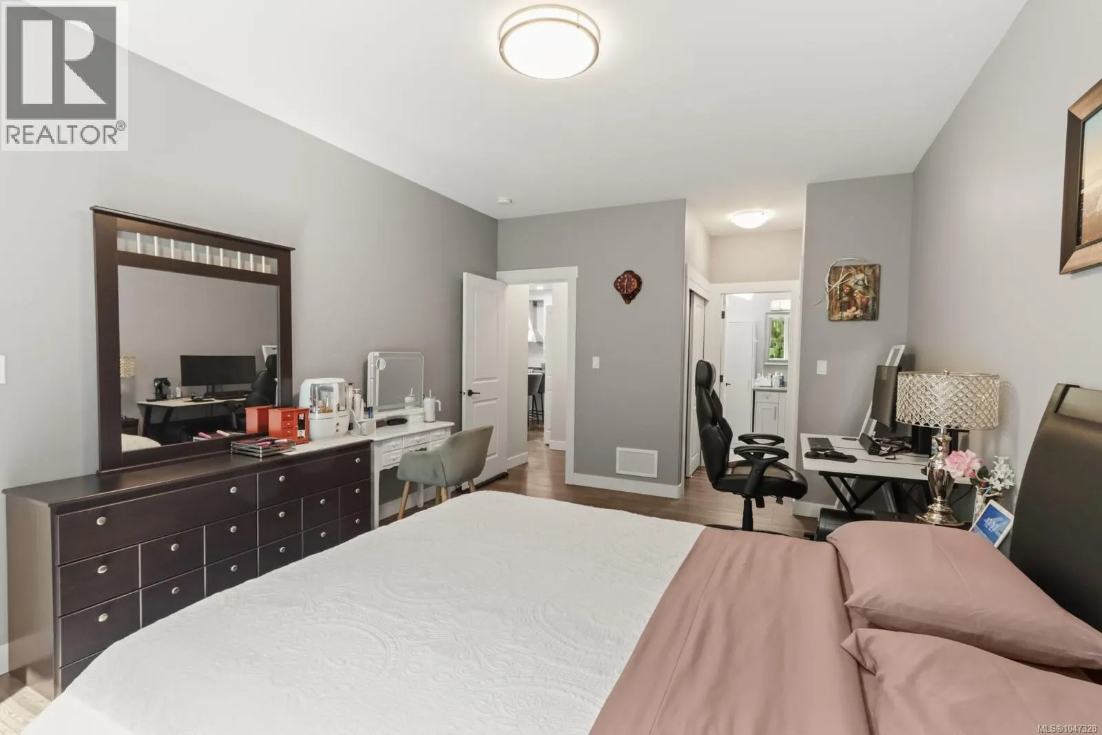 234 Golden Oaks Cres