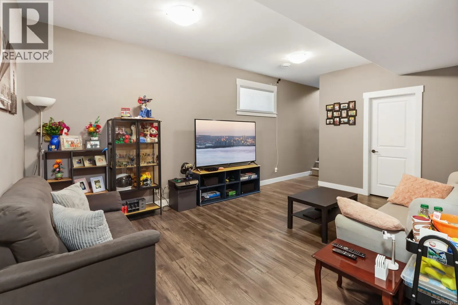 234 Golden Oaks Cres