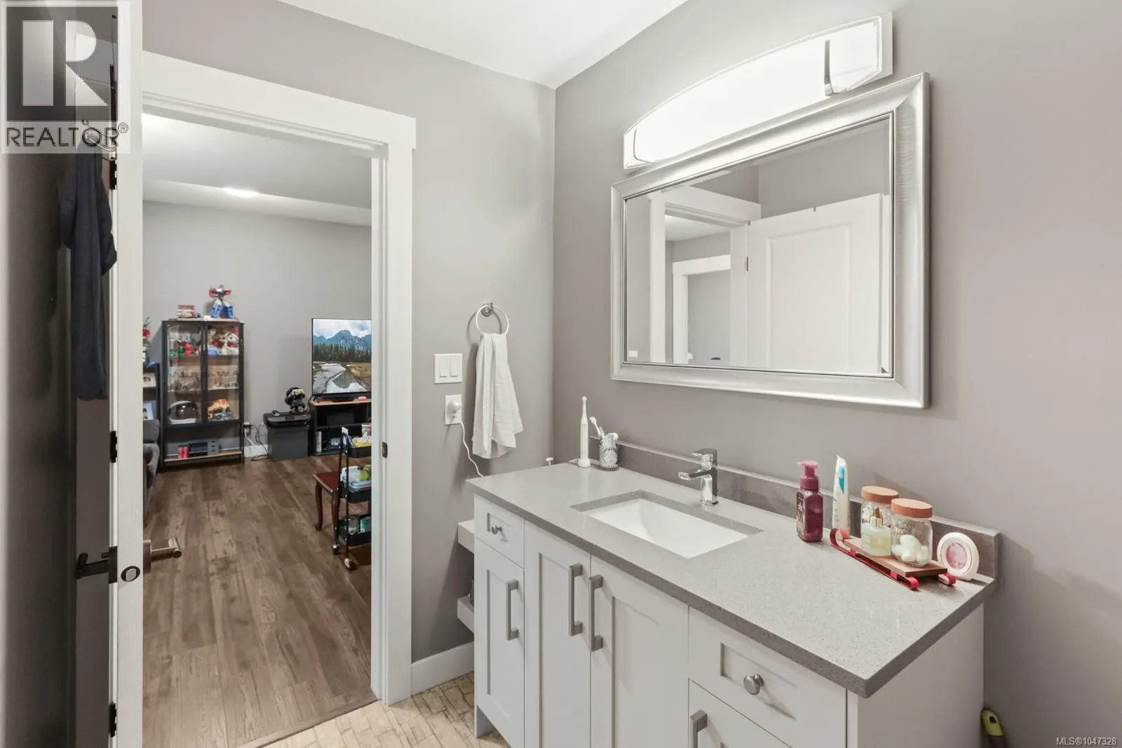 234 Golden Oaks Cres