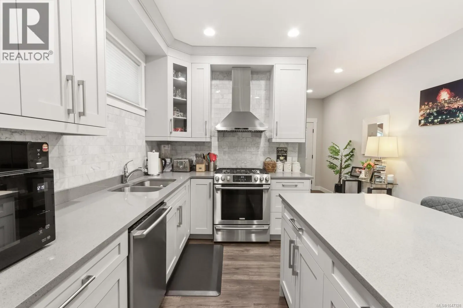 234 Golden Oaks Cres