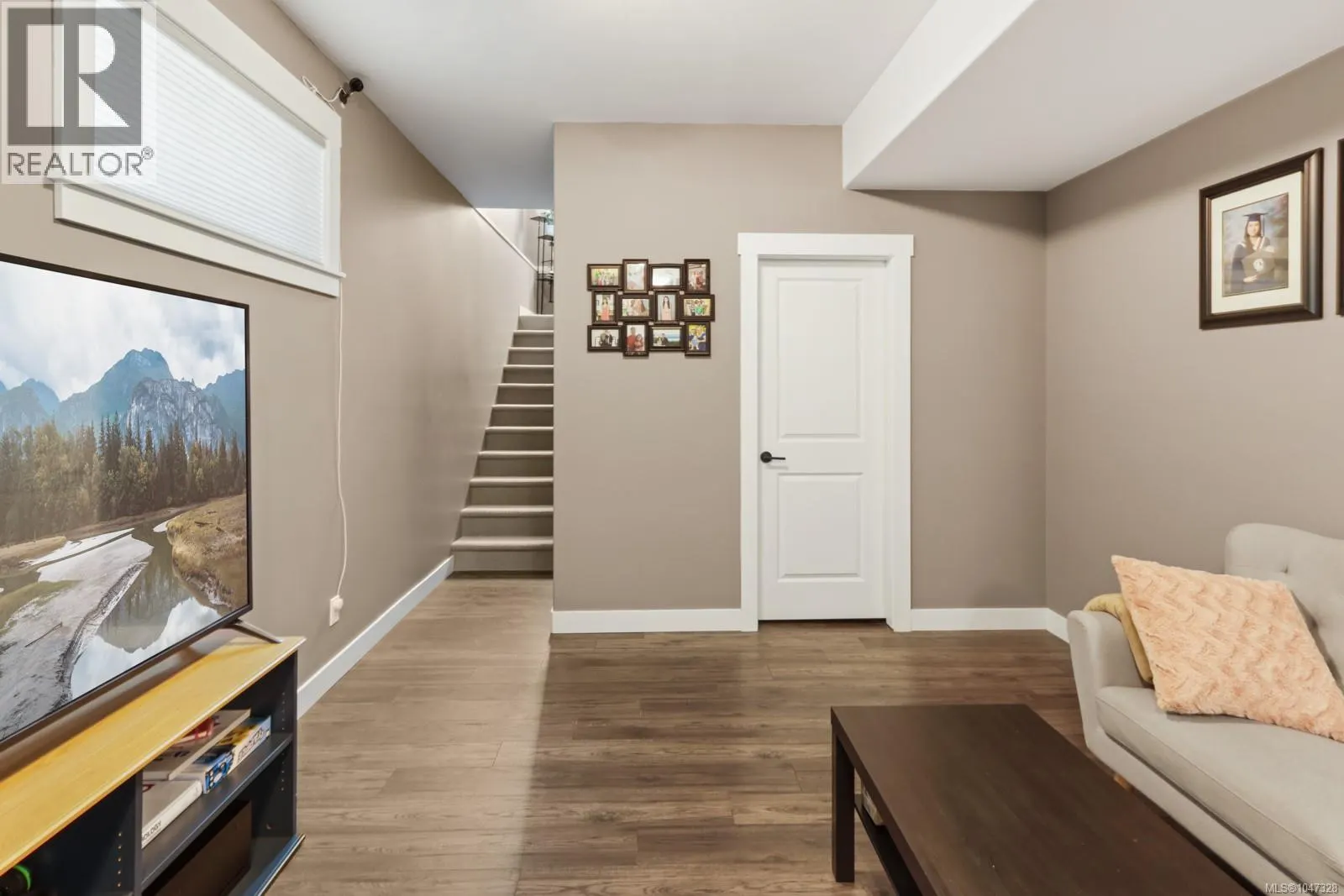 234 Golden Oaks Cres