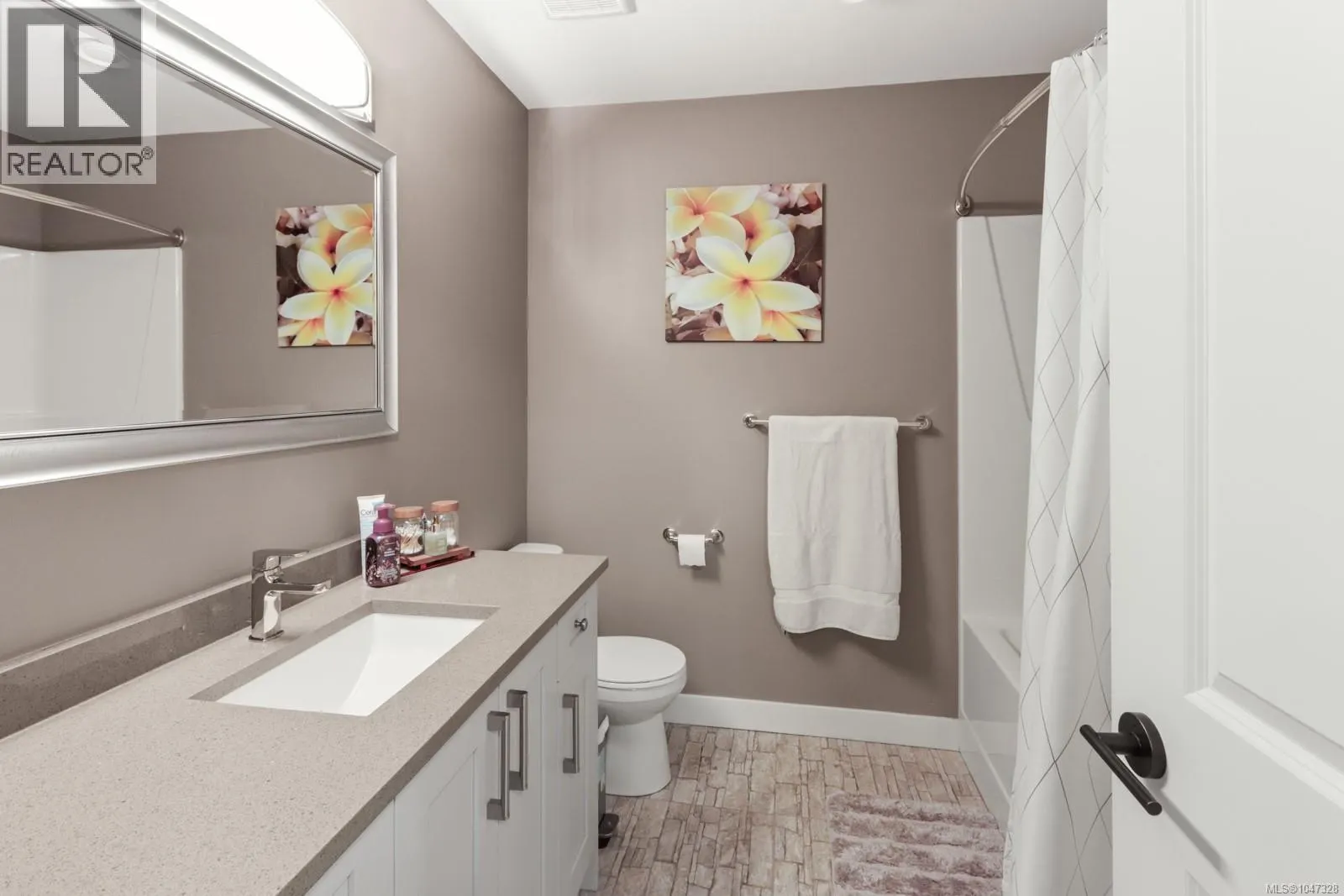 234 Golden Oaks Cres