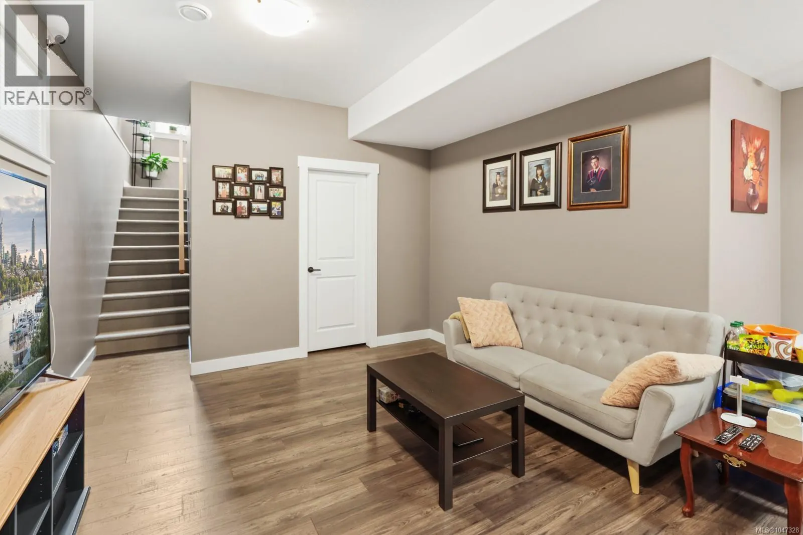 234 Golden Oaks Cres