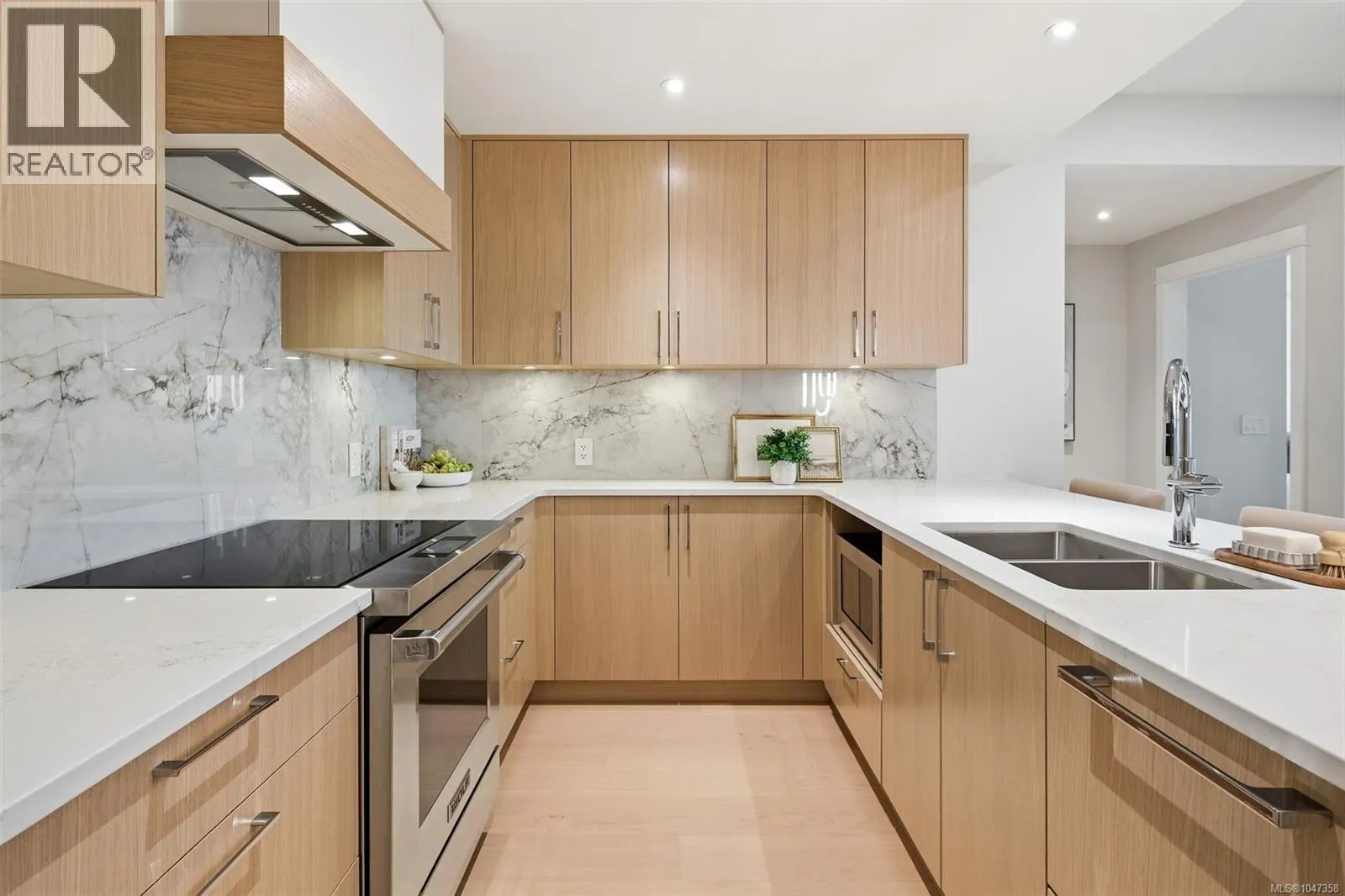 301 5229 Cordova Bay Rd