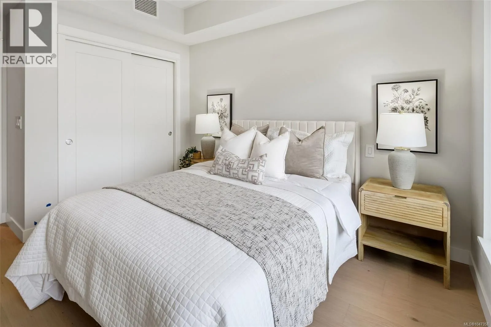 301 5229 Cordova Bay Rd