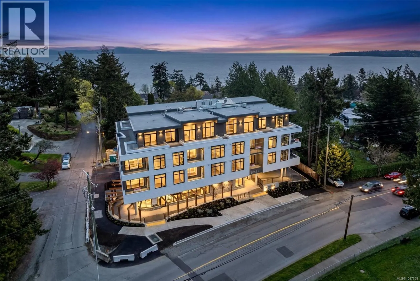 301 5229 Cordova Bay Rd
