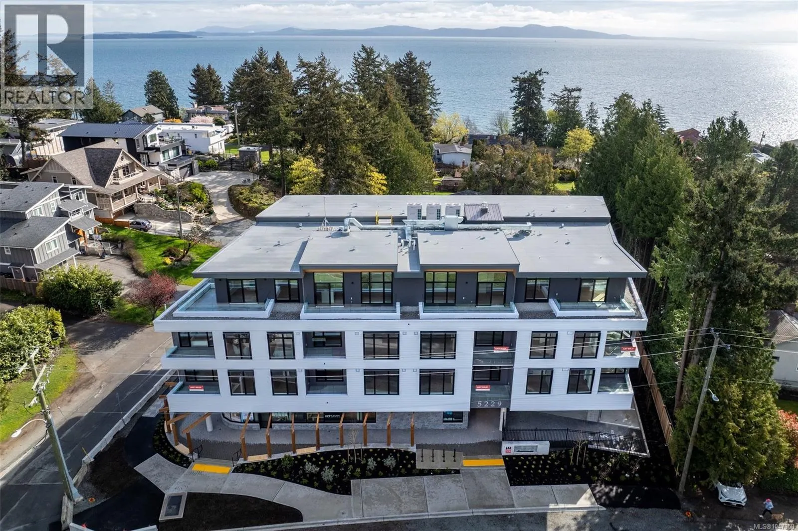 301 5229 Cordova Bay Rd