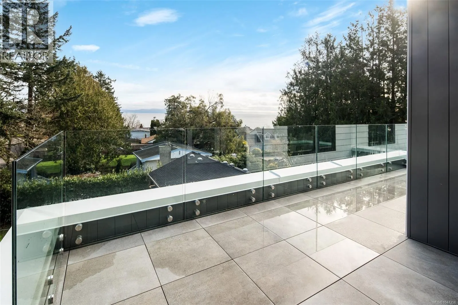 301 5229 Cordova Bay Rd
