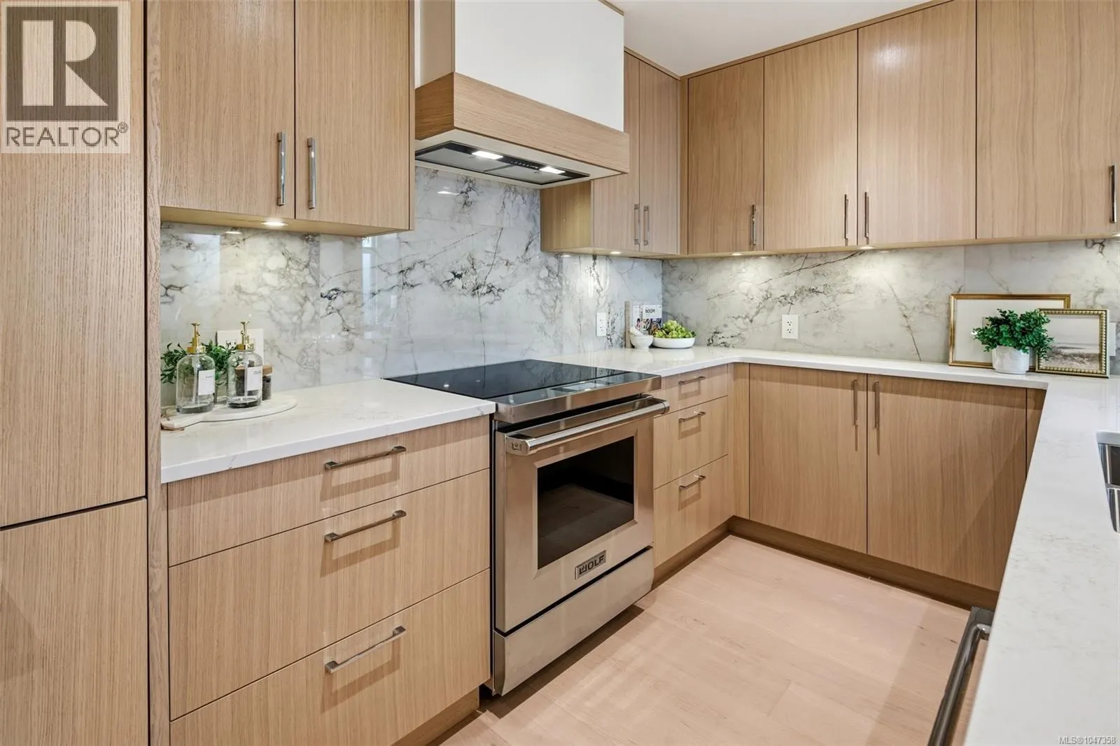 301 5229 Cordova Bay Rd
