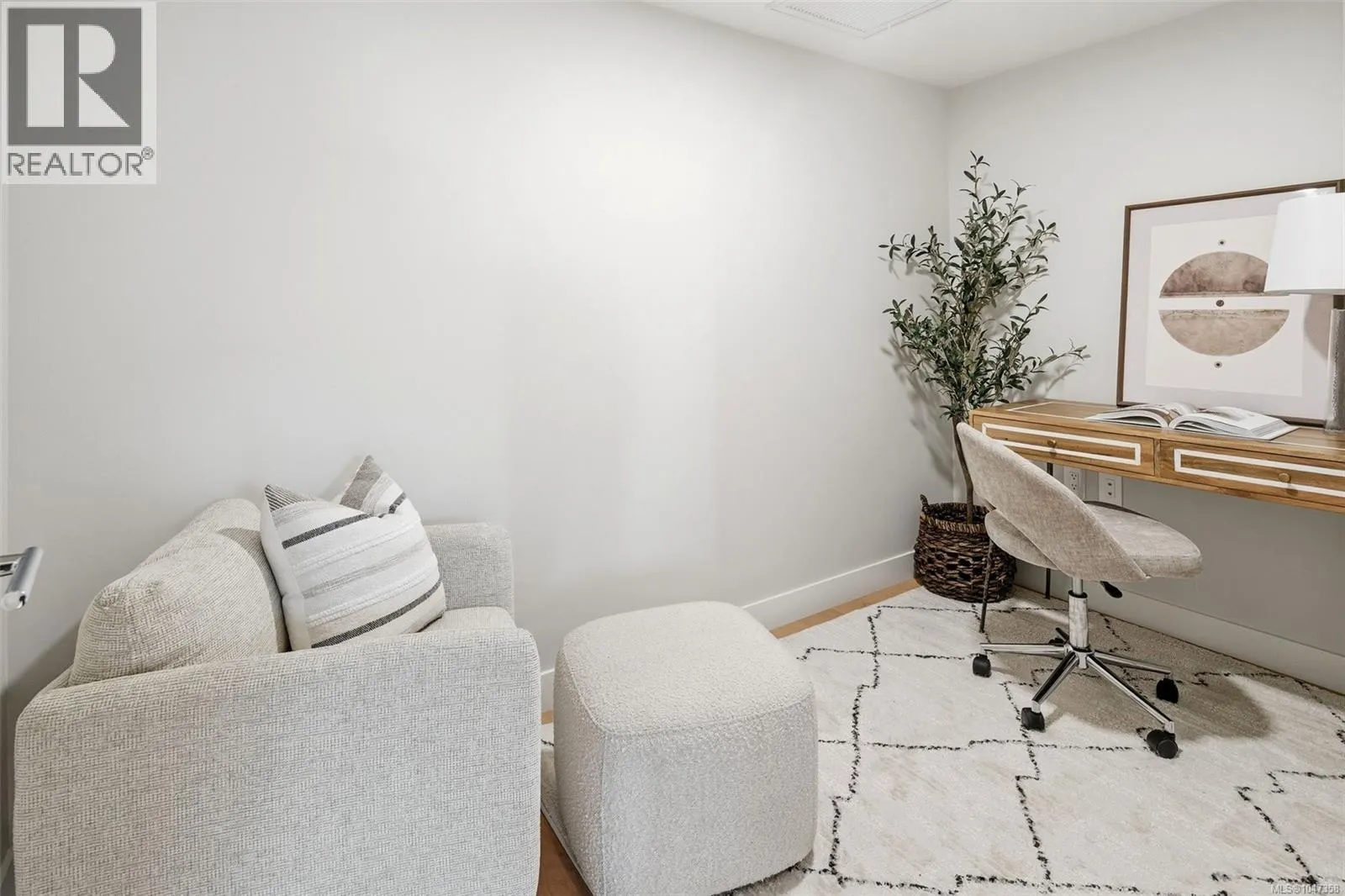 301 5229 Cordova Bay Rd