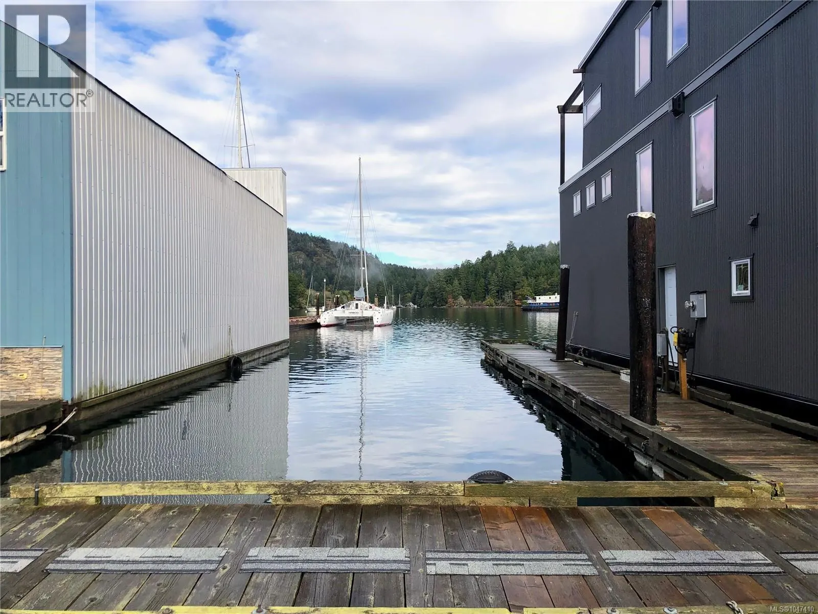 East Wing 5000 Genoa Bay Hwy