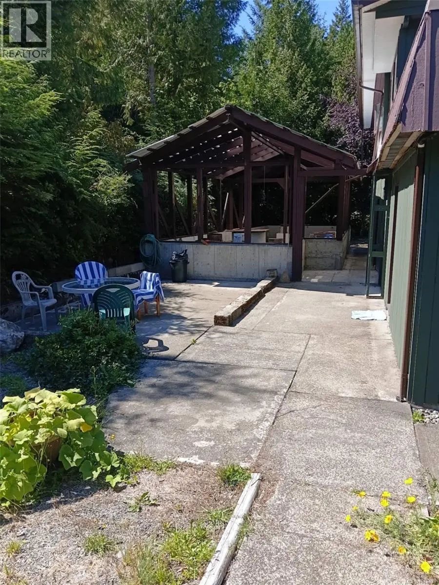 5154 Island Hwy W