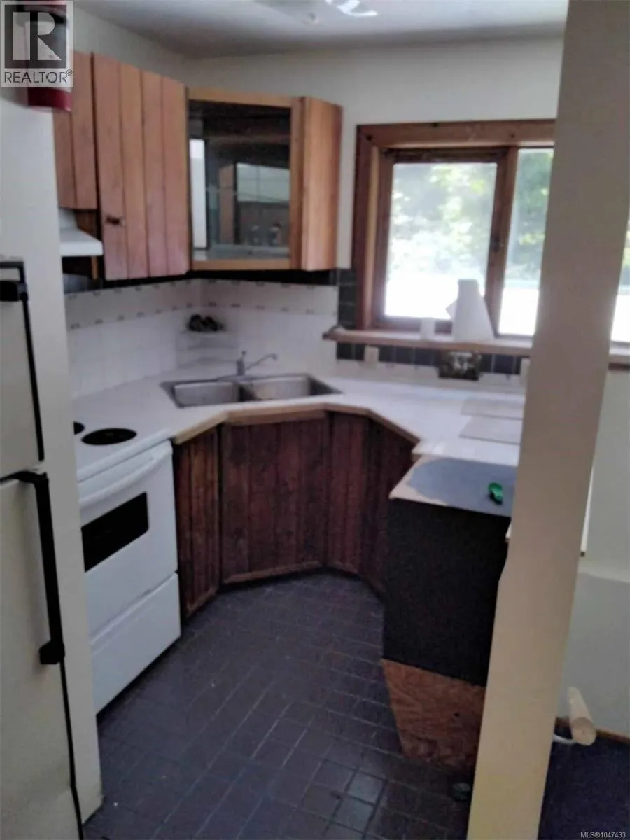 5154 Island Hwy W