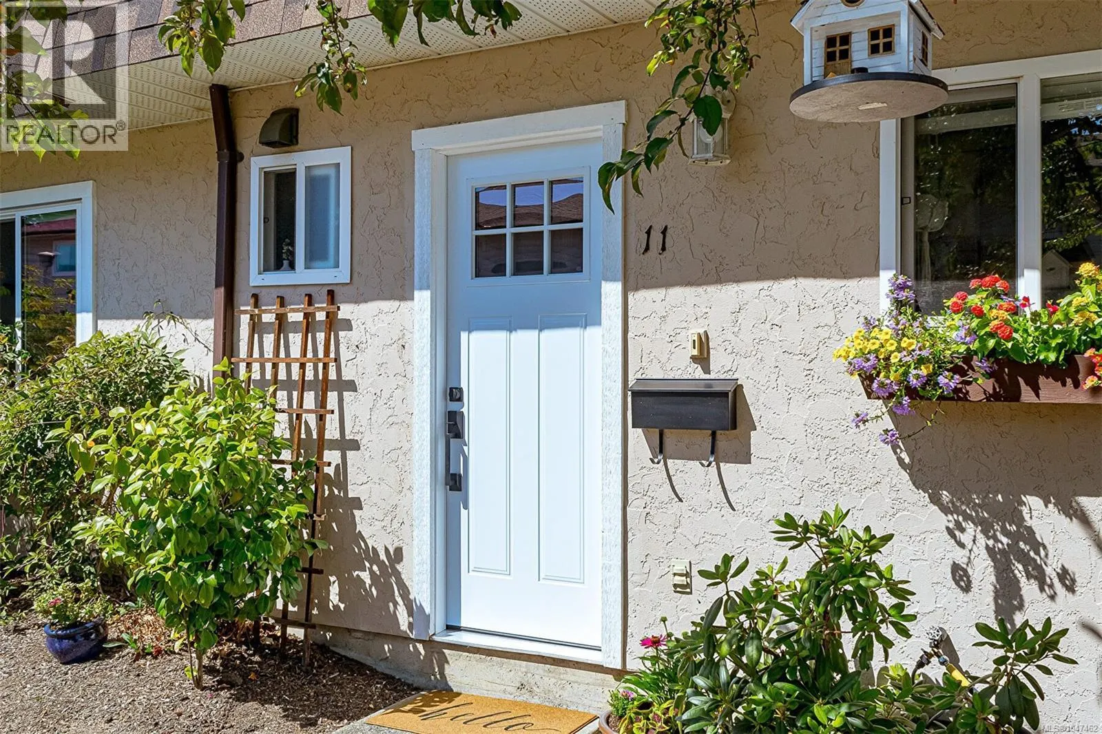 11 7675 East Saanich Rd