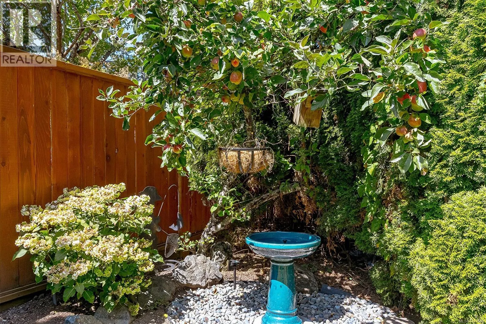 11 7675 East Saanich Rd