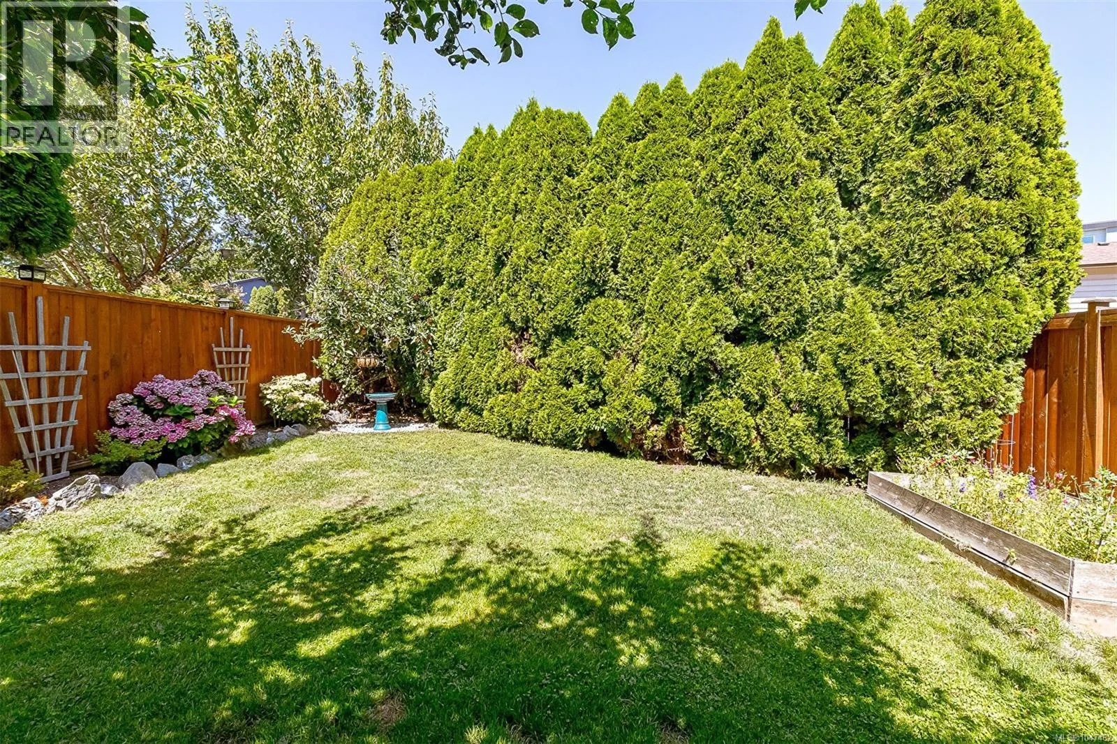 11 7675 East Saanich Rd