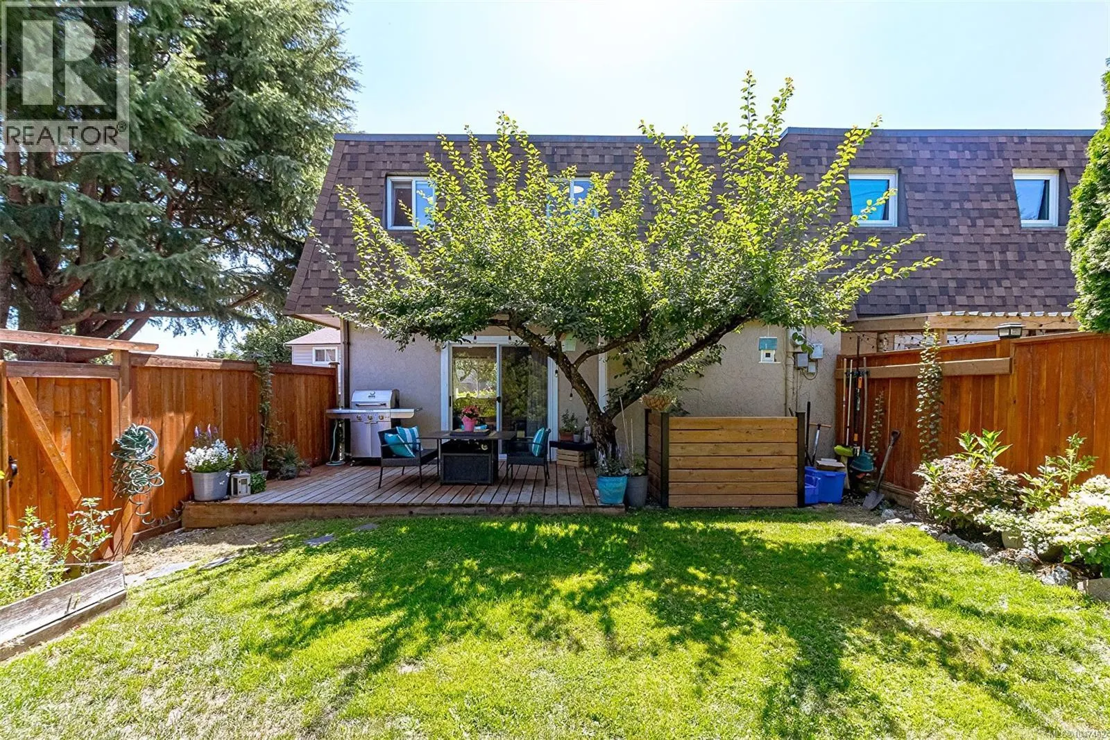 11 7675 East Saanich Rd