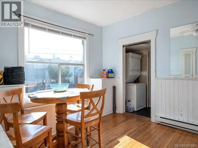 85 Robarts St