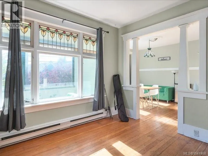 85 Robarts St