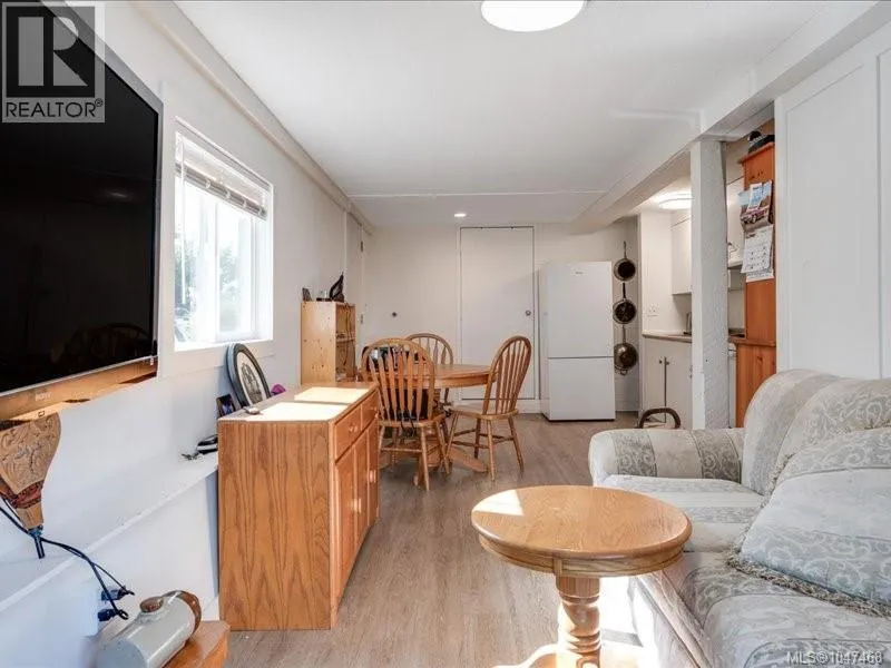85 Robarts St