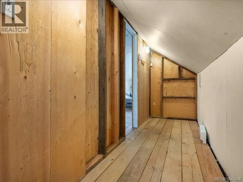 85 Robarts St