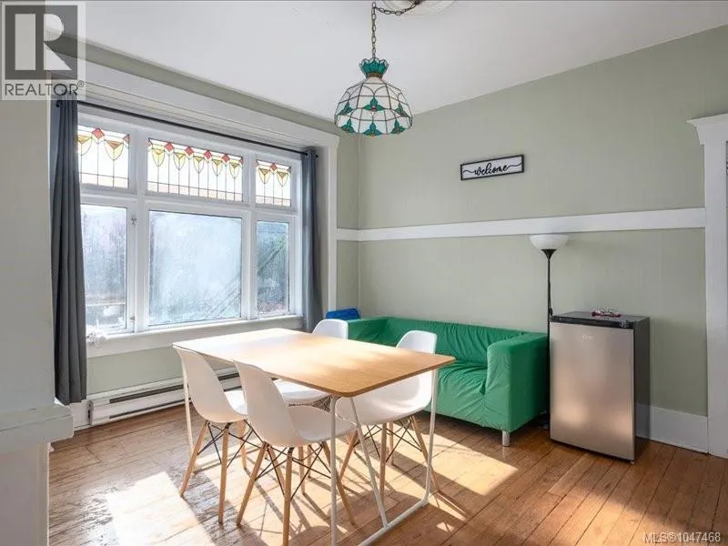 85 Robarts St