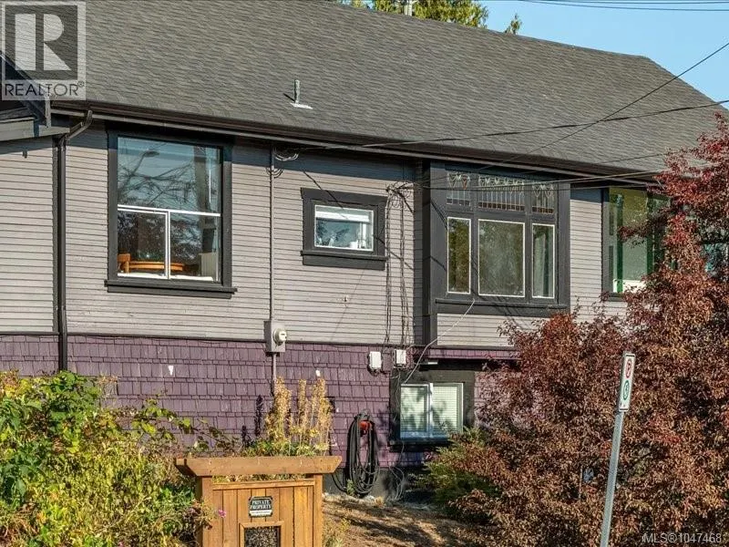 85 Robarts St