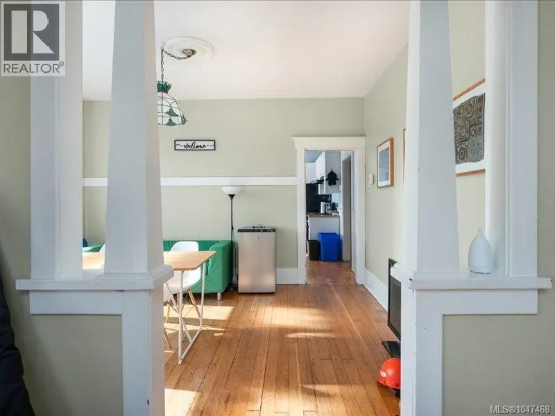 85 Robarts St