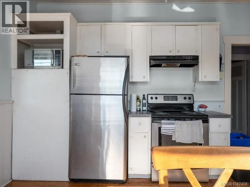 85 Robarts St