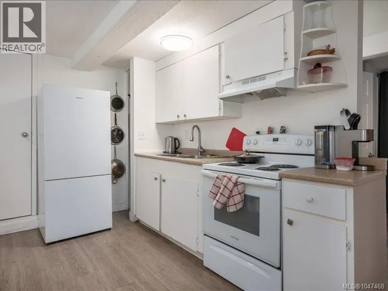 85 Robarts St