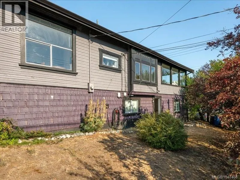 85 Robarts St