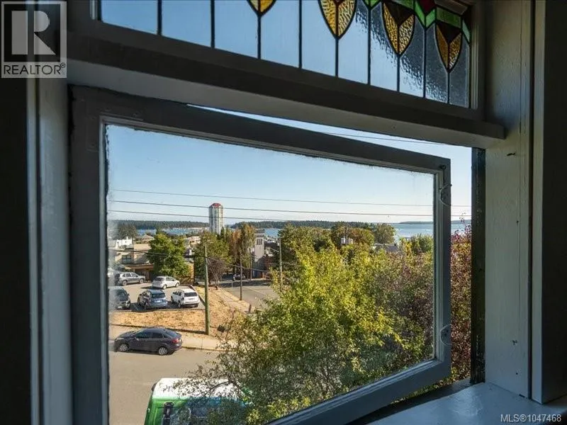 85 Robarts St