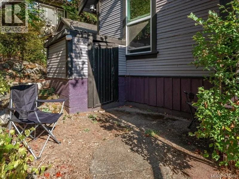 85 Robarts St