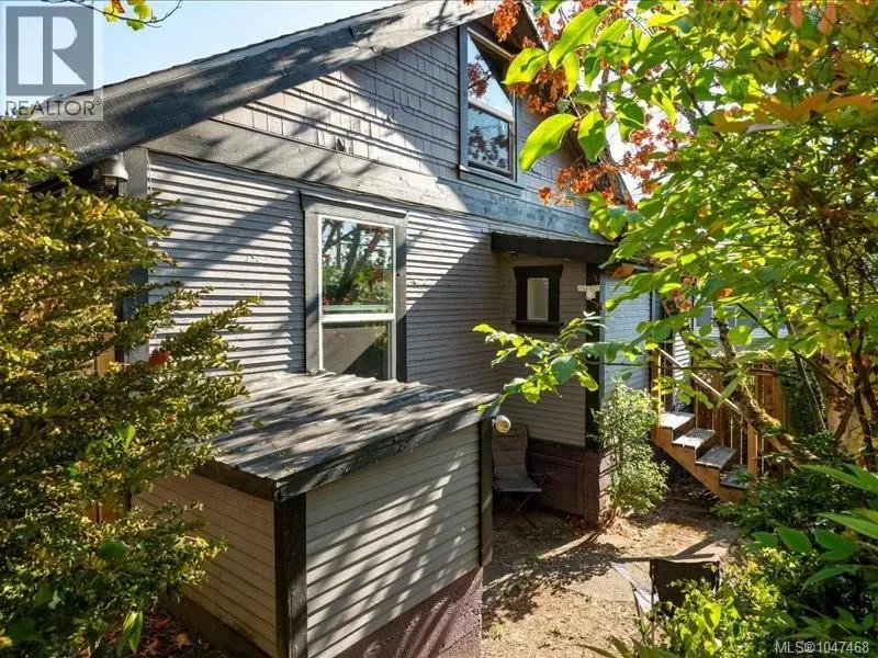 85 Robarts St