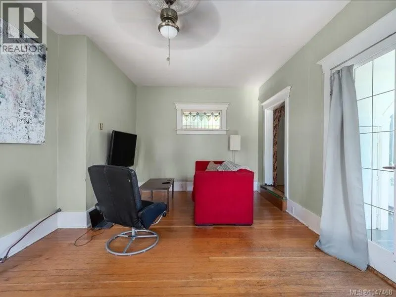 85 Robarts St