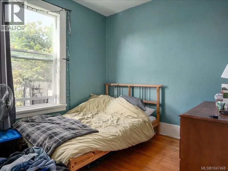 85 Robarts St
