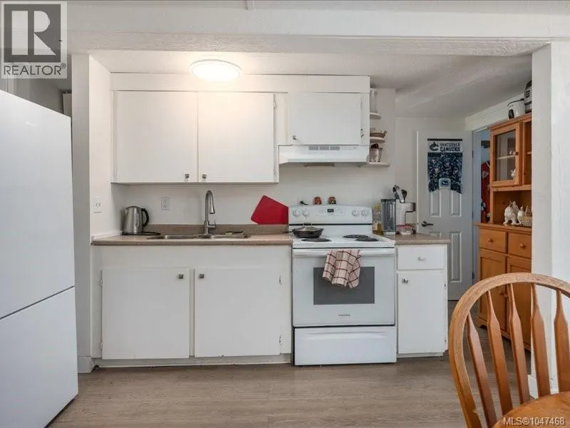 85 Robarts St