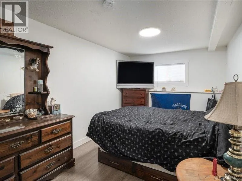 85 Robarts St